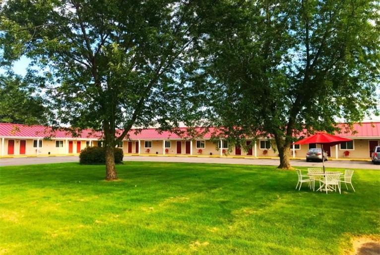 Belmont Motel Skowhegan Exterior photo
